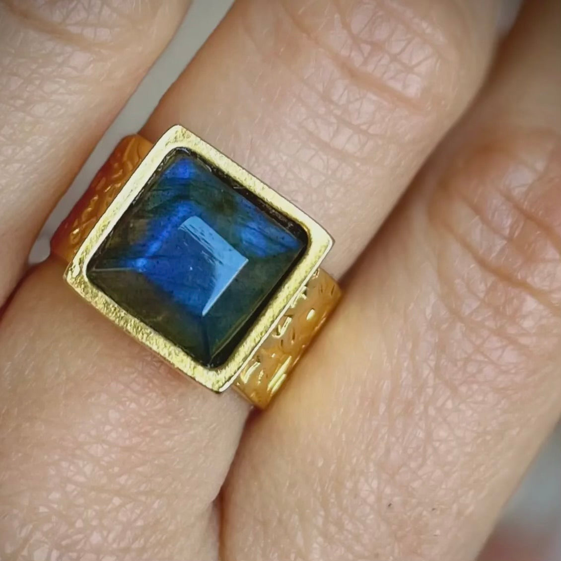 Presence Labradorite Ring