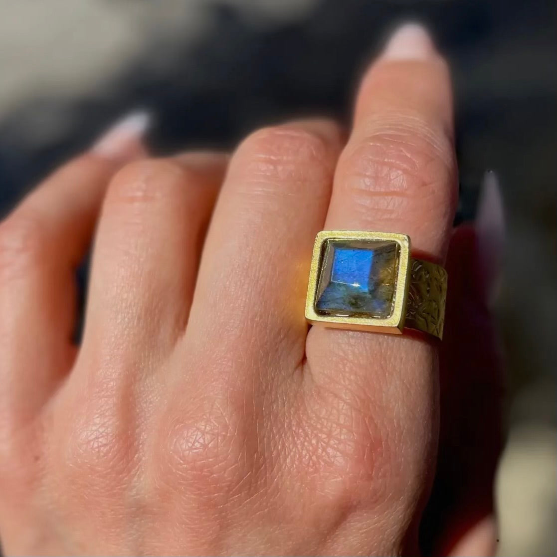 Presence Labradorite Ring