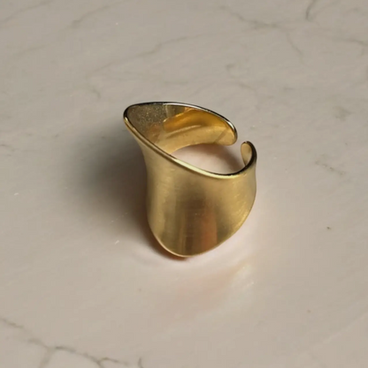 Nova Statement Ring
