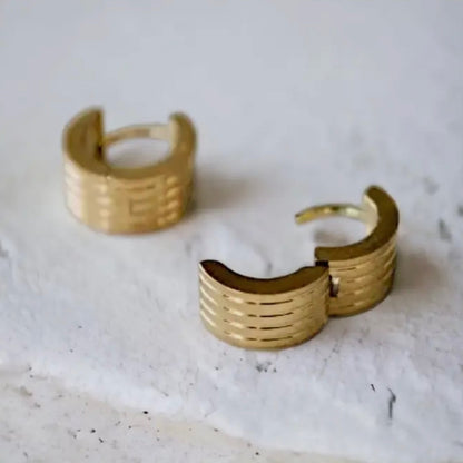 Mila Huggie Hoops