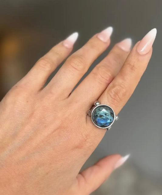Luna Labradorite Ring| Round