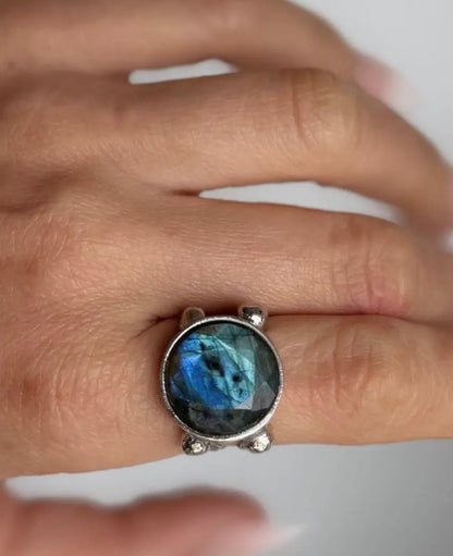 Luna Labradorite Ring| Round