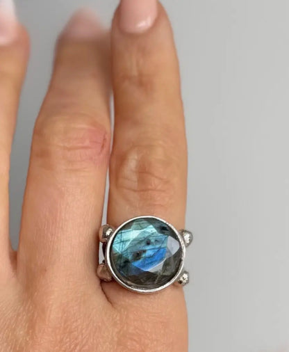 Luna Labradorite Ring| Round