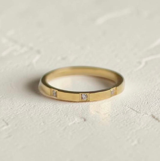 Elle Ring